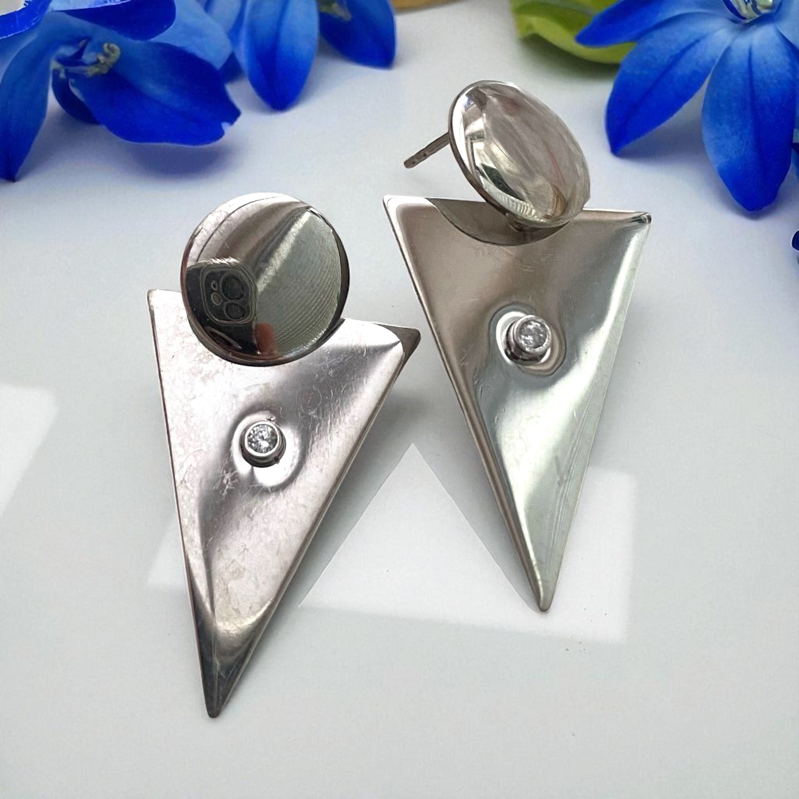 Taş Detaylı Üçgen Küpe - Görsel 2